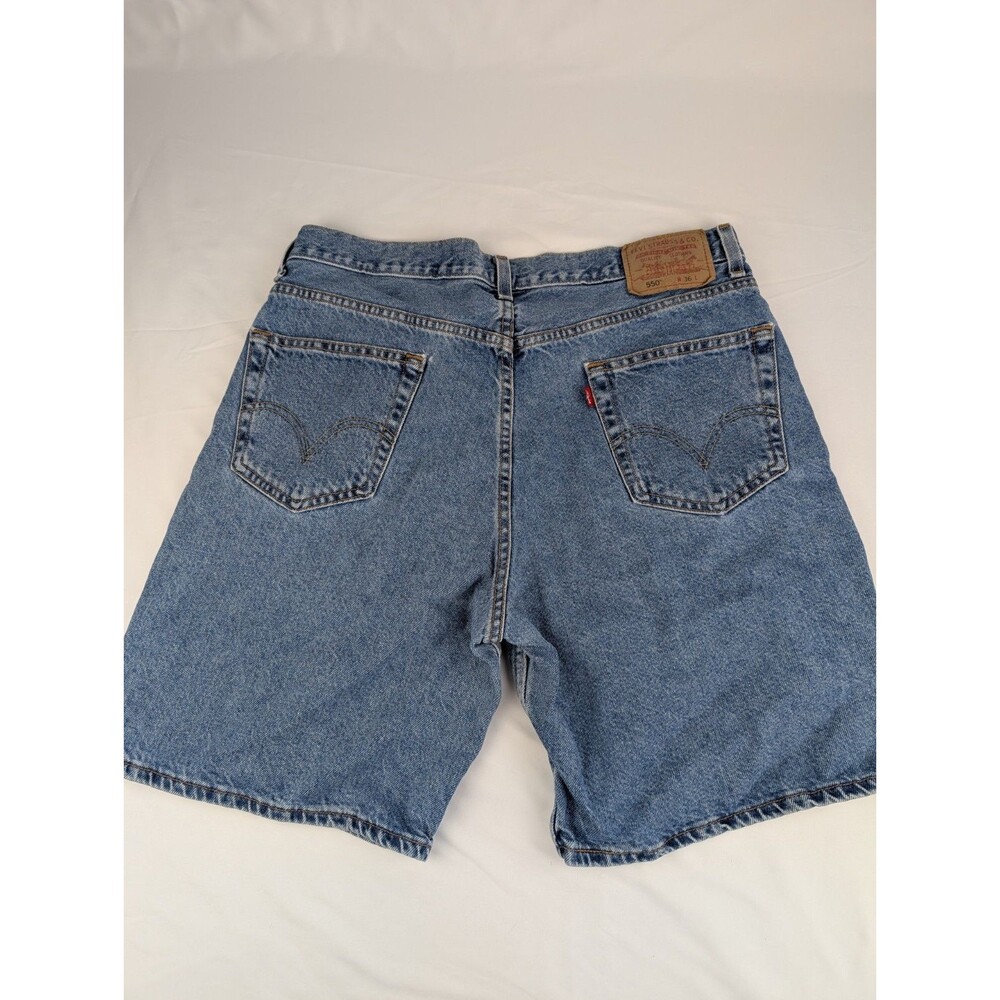 Vintage Levis 550 Shorts Mens 36 Blue Denim Relaxed Fit Light Wash Jorts Skater